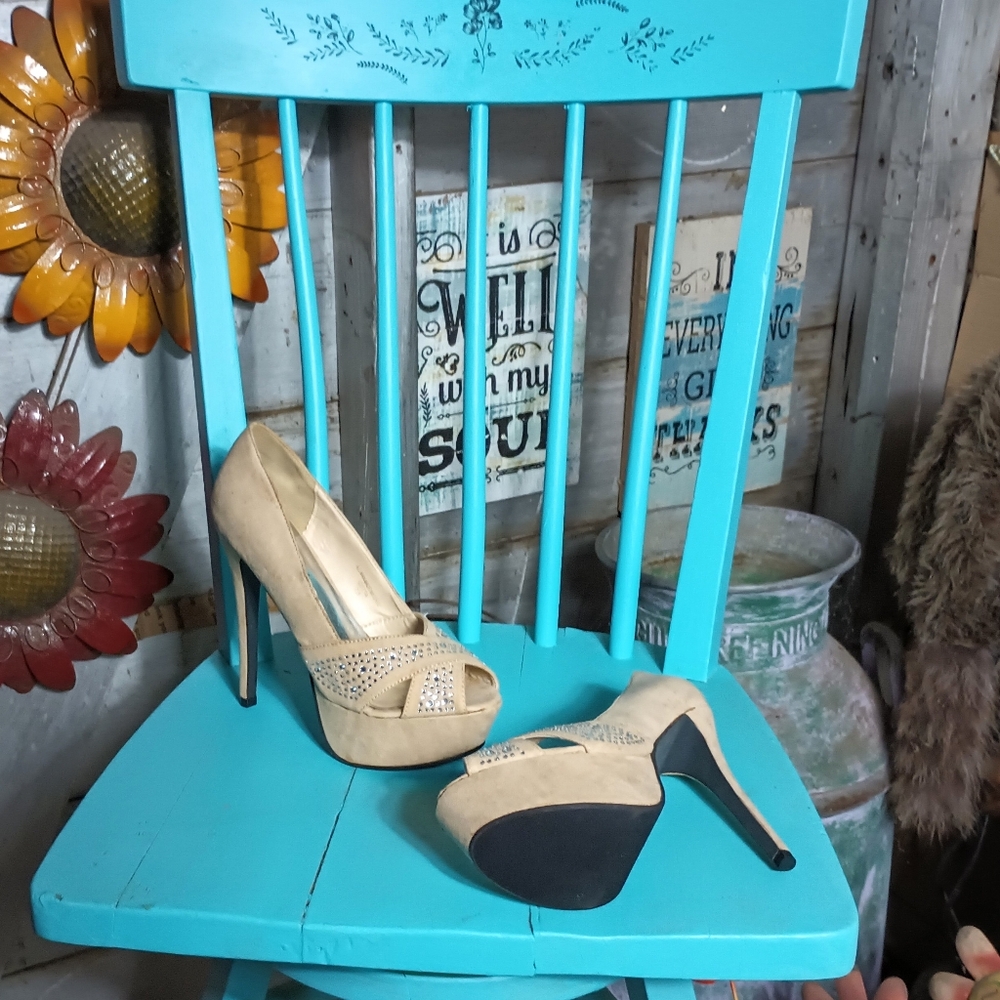 Red circle heels sz 7